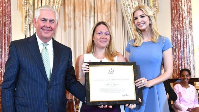 Rex Tillerson, secretario de Estado de Estados Unidos: Alika Kinan; e Ivanka Trump.