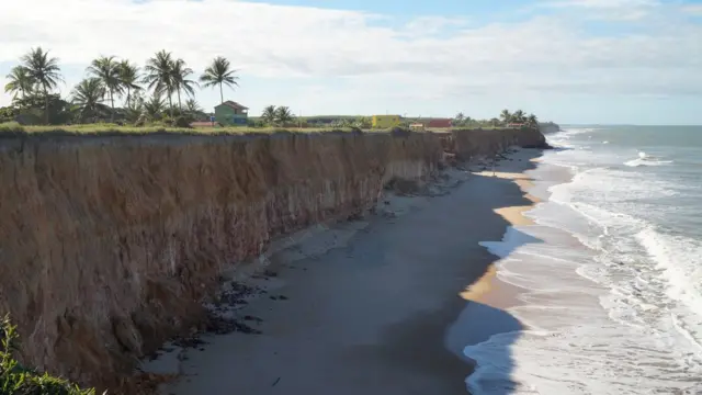 Falésia em Conceição da Barra, no ES