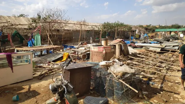 মাটির সঙ্গে মিশে গেছে অজস্র গরিব মানুষের সংসার