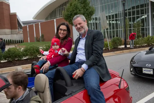 فالويل وزوجته بيكي