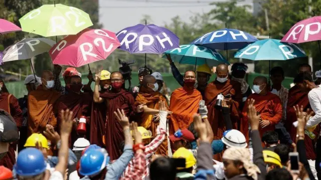 승려들의 시위 모습