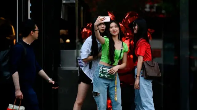 Mỗi ngày chúng ta đang dùng mạng xã hội gần 150 phút