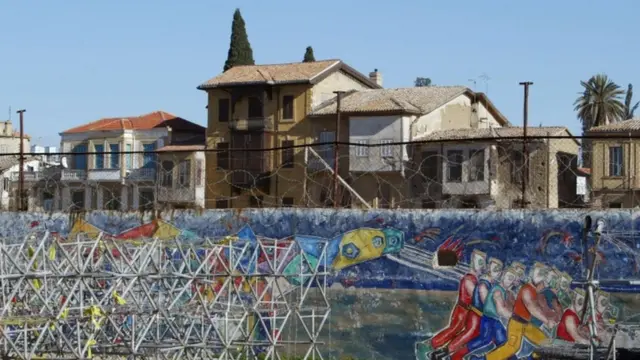 साइप्रस की दीवार