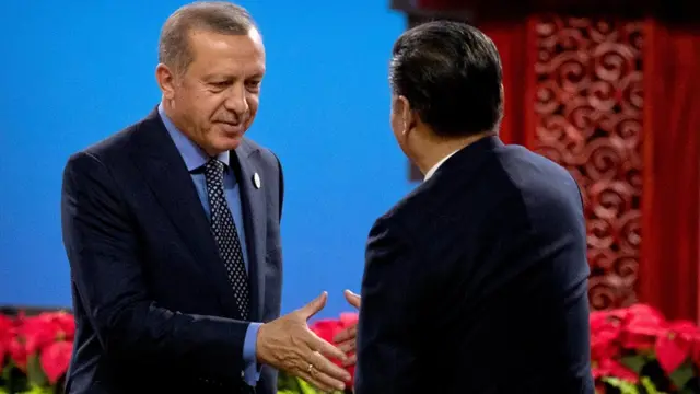 Erdoğan, konuşmasının ardından Çin Devlet Başkanı Şi Cinping ile el sıkıştı