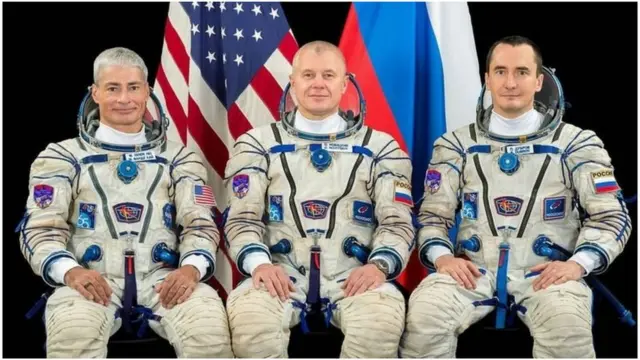 Россия Эл аралык космос станциясында АКШнын негизги шериги эле эмес: Роскосмос он жылдай убакыт америкалык астронавтарды космоско учуруп келген жалгыз жай болуп келди. 