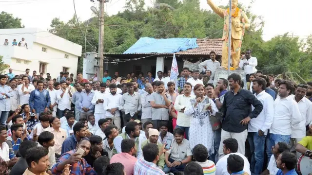 అభంగపట్నంలో దళిత, ప్రజా సంఘాల ధర్నా