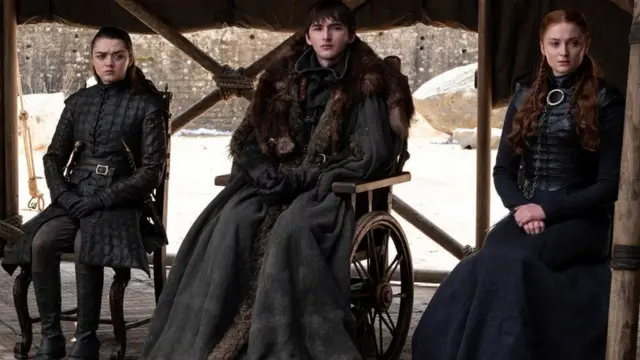 Arya, Bran e Sansa Stark.