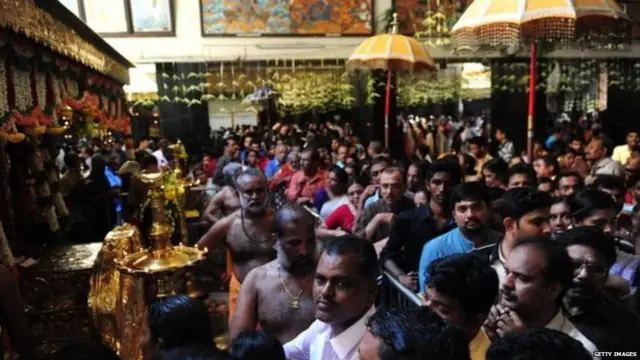 મંદિરમાં રહેલા લોકો