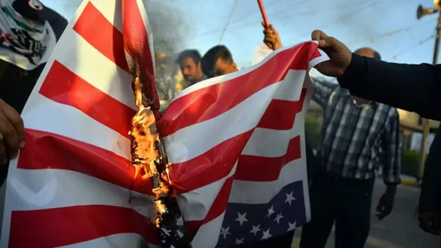 Gösterilerde Amerikan bayrakları da yakıldı