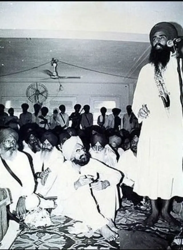 ભિંડરાંવાલેની સભામાં પત્રકાર ખુશવંત સિંહ