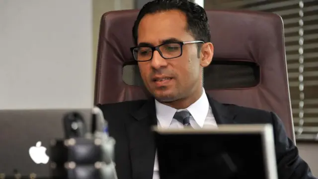Mohammed Dewji mu biro bye i Dar es Salaam (ifoto yafotowe mu mwaka wa 2015)