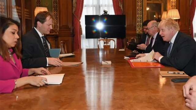 جلسه بوریس جانسون وزیر خارجه سابق بریتانیا با ریچارد رتکلیف همسر خانم زاغری و تیولیپ صدیق نماینده پارلمان بریتانیا
