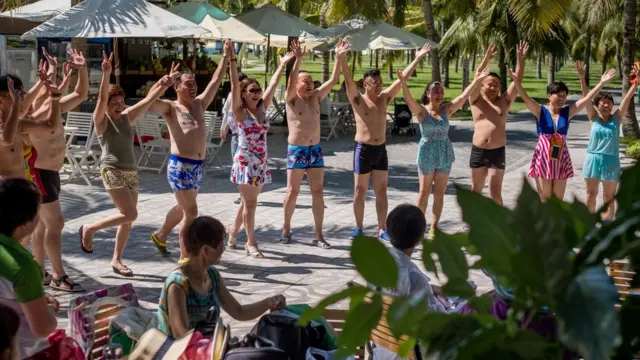 Du khách TQ ở bãi biển Nha Trang