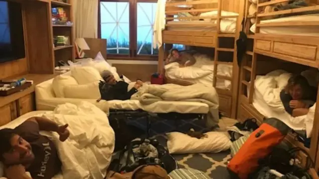 'වර්ජින්' අධිපති ශ්‍රීමත් රිචර්ඩ් බ්‍රෙන්සන්ට අයත් නෙකර් (Necker) දූපතේ කාර්ය මණ්ඩලය 'ඉර්මා' කුණාටුවට සූදානම් වෙමින්