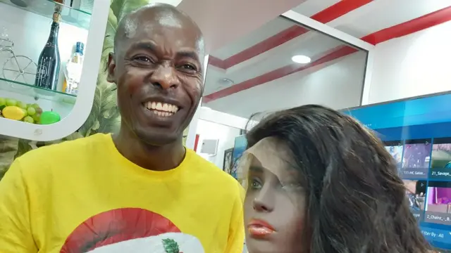 Aristote Kagombe ni mmoja wa watu waliojipatia umaarufu mkubwa nchini Tanzania kupitia ukurasa wake wa Instagam