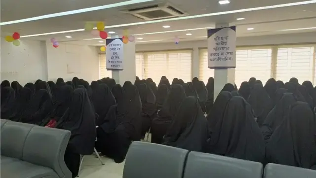 উপস্থিত নারীরা