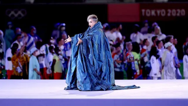 Japanese top singer perform wit gown wey go make many to tok about am