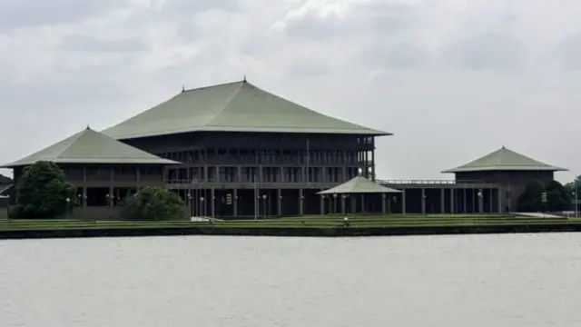 පාර්ලිමේන්තුව