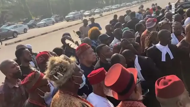 Igwe mmadụ nutere ka ha bia hụ ka ikpe Nnamdi Kanu si aga