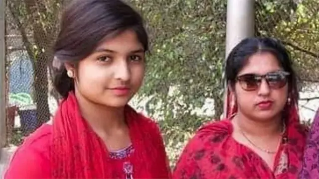 দু সপ্তাহ আগে ঢাকার কাছের আরেক জেলা মানিকগঞ্জে হত্যাকাণ্ডের শিকার হয় মা ও তার দুই কন্যা।