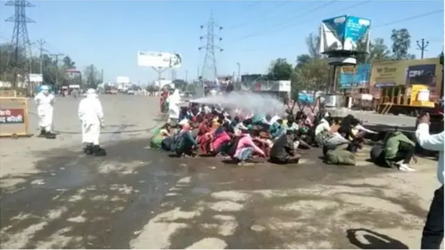 بریلی میں انسانوں پر کیمیکل والے والی کا چھڑکاوٴ