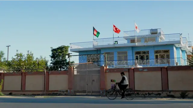 Video kutubxonada ayollarga jirkanish