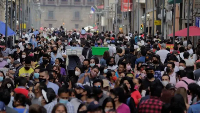 థర్డ్ వేవ్ ఉద్ధృతంగా ఉన్నప్పటికీ మెక్సికోలో కోవిడ్ ఆంక్షలేమీ లేవు