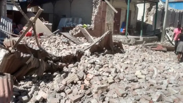 Maison effondrée aux Cayes, en Haïti, après le tremblement de terre.