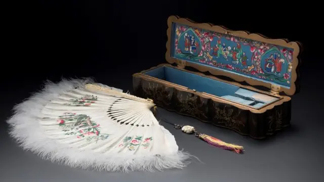 融合了中西方繪畫風格的扇子