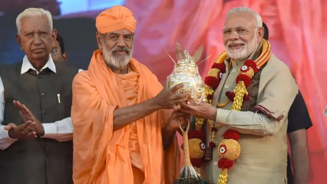 వజుభాయి వాలా, నరేంద్ర మోదీ