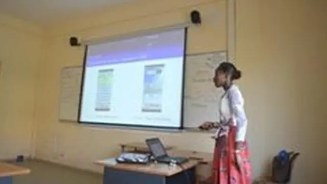 L'ingénieure de conception en génie électromécanique, au moment de passer son mémoire