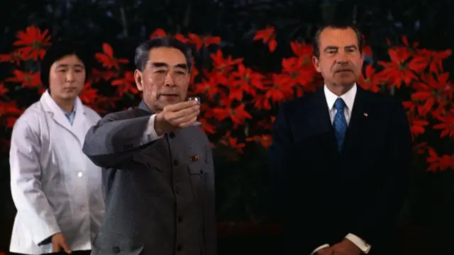 El expresidente de EE.UU. Richard Nixon durante un brindis con el premier chino Chou Enlai