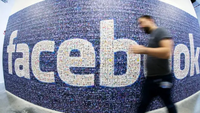 Los moderadores no suelen durar más de un año en este empleo.