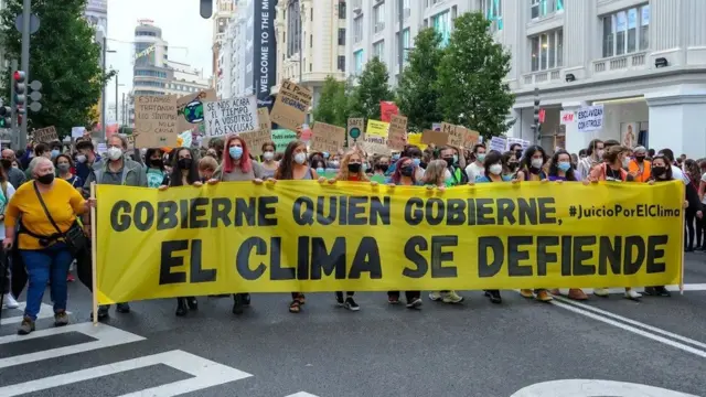 Especialistas e ambientalistas afirmam que medidas adotadas até agora por governos são insuficientes para evitar desastre ambiental
