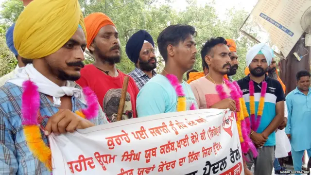 ਨੌਜਵਾਨਾਂ ਵੱਲੋਂ ਫਿਰੋਜ਼ਪੁਰ ਤੋਂ ਚੰਡੀਗੜ੍ਹ ਤੱਕ ਕੈਪਟਨ ਅਮਰਿੰਦਰ ਸਿੰਘ ਨੂੰ ਸਹੁੰ ਚੇਤੇ ਕਰਾਉਣ ਲਈ ਮਾਰਚ ਕੱਢਿਆ ਜਾ ਰਿਹਾ ਹੈ