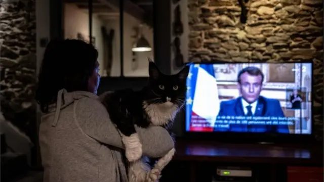 ပြင်သစ် သမ္မတ အီမန်နျူရယ် မက်ခရွန် ရုပ်မြင် သံကြား က မိန့်ခွန်း ပြောကြား