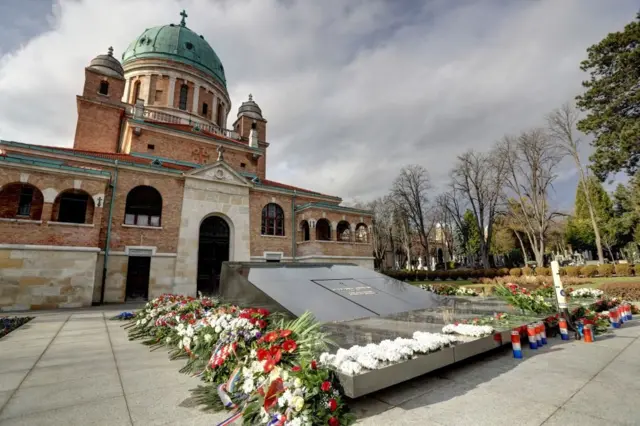 Могила Туджмана