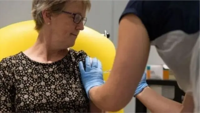 ভ্যাকসিন পাওয়া দৌড়ে অক্সফোর্ডের তিন কোটি ডোজের ব্যাপারে বাংলাদেশ যে সমঝোতা স্মারক সই করেছে, সেটা এখনও পর্যন্ত বাংলাদেশের দৃশ্যমান পদক্ষেপ।