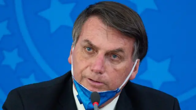 બ્રાઝિલના રાષ્ટ્રપતિ બોલસોનારોએ કોરોના વાઇરસને 'સામાન્ય ફ્લૂ' ગણાવ્યો હતો.