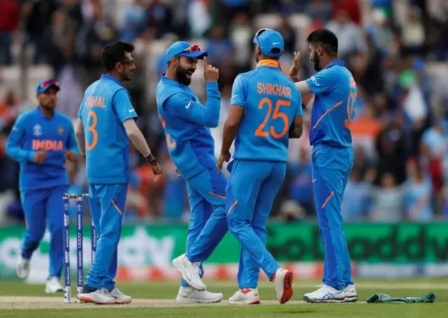 உலகக் கோப்பை: பும்ரா அபாரம் , 2 விக்கெட்டுகளை இழந்து தென்னாப்பிரிக்கா திணறல் #Live