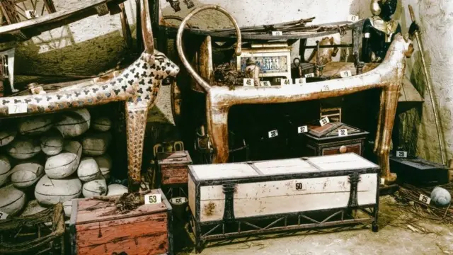 طوطن خامن کے مقبرے سے ملنے والا سامان