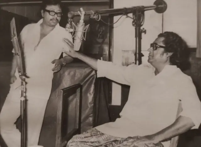 موسیقار آر ڈی برمن کے ساتھ کشور کمار