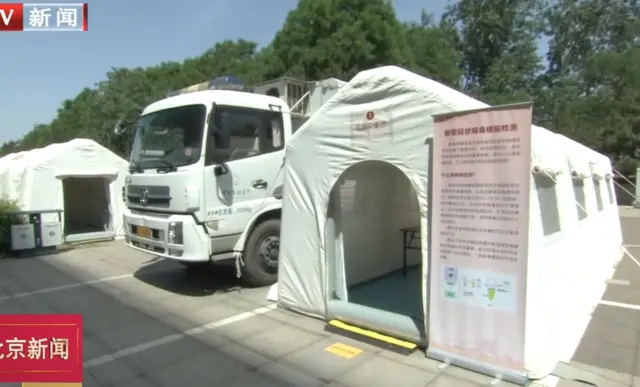 代表团入驻的酒店都设有核酸检测点和检疫人员。