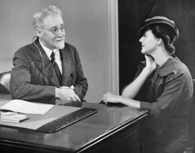 ผู้ที่มีปัญหาอาการจากวัยทองรุนแรงควรจะไปพบแพทย์ทั้งสูตินรีแพทย์และจิตแพทย์