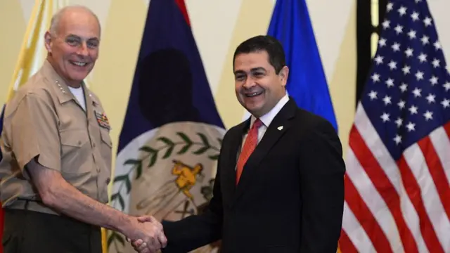 Juan Orlando Hernández con el comandante del Comando Sur Gen. John Kelly