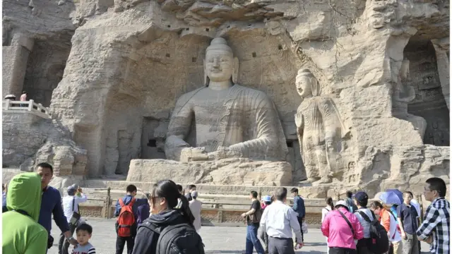 4月30日，五一小長假即將開啟，山西大同雲岡石窟迎來部分短途遊客。
