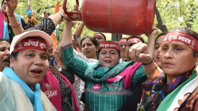 પ્રદર્શન કરતાં નેટ્ટા ડિસુઝા