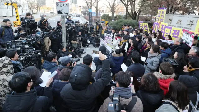 '위안부' 합의 무효 촉구하는 시민사회단체 회원들