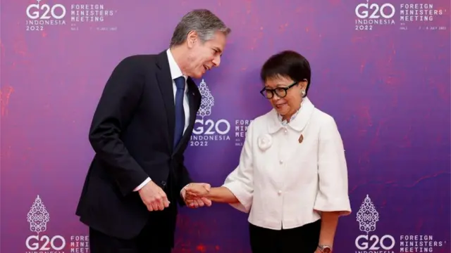وزير الخارجية الأمريكي أنتوني بلينكن ووزيرة خارجية إندونيسيا ريتنو مارسودي