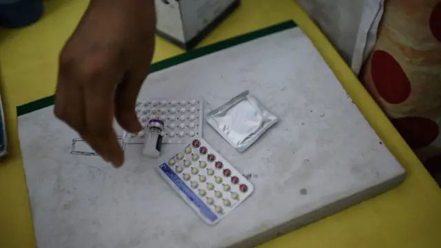 로힝야 난민들에게 보급된 피임 도구들